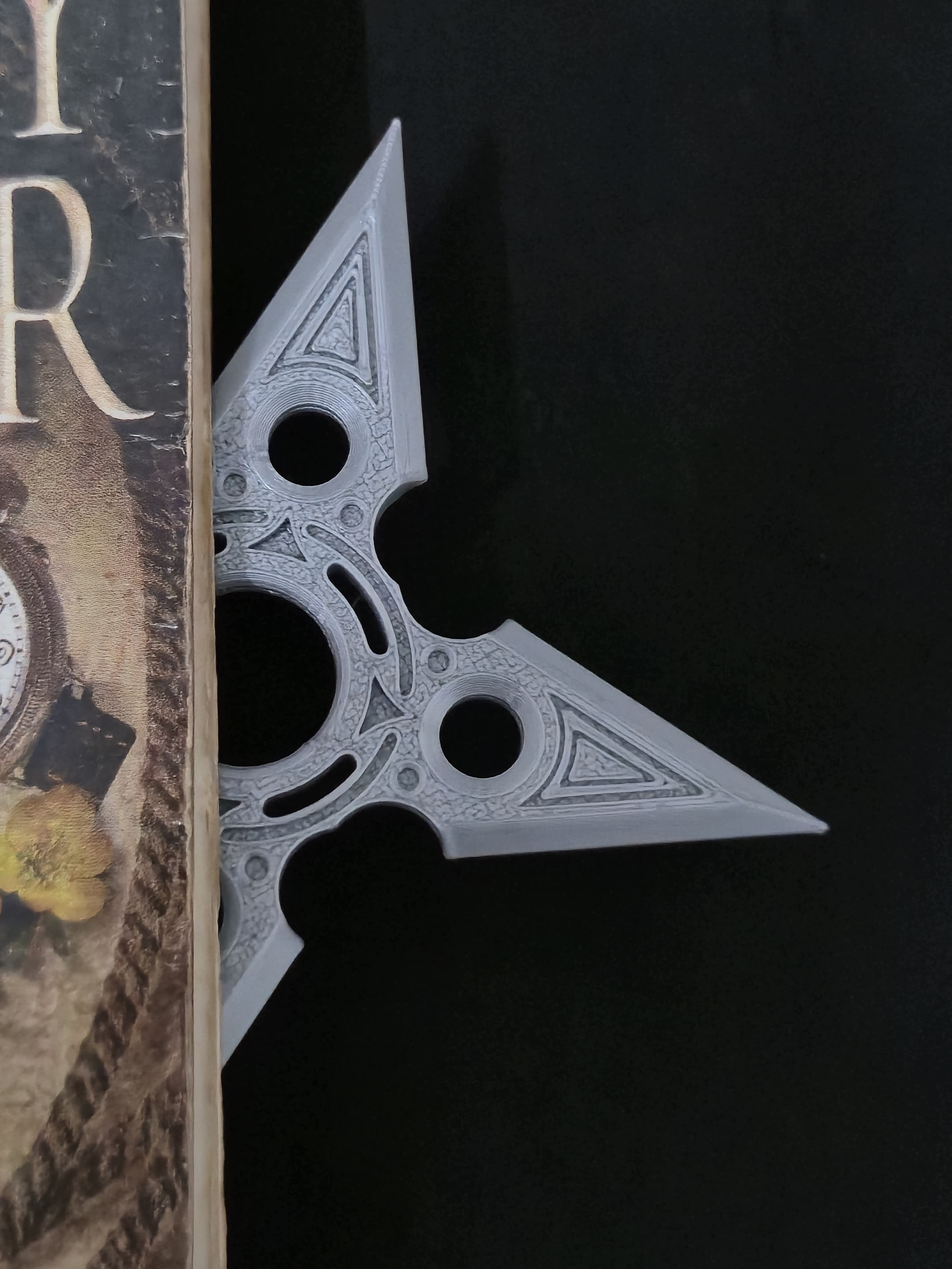 Akuryō Shuriken decorative with stand - Relic from Kensei Ōkoku