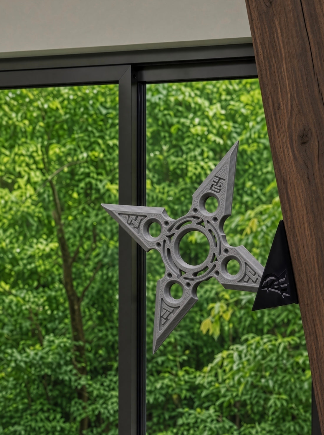 Akuryō Shuriken decorative with stand - Relic from Kensei Ōkoku