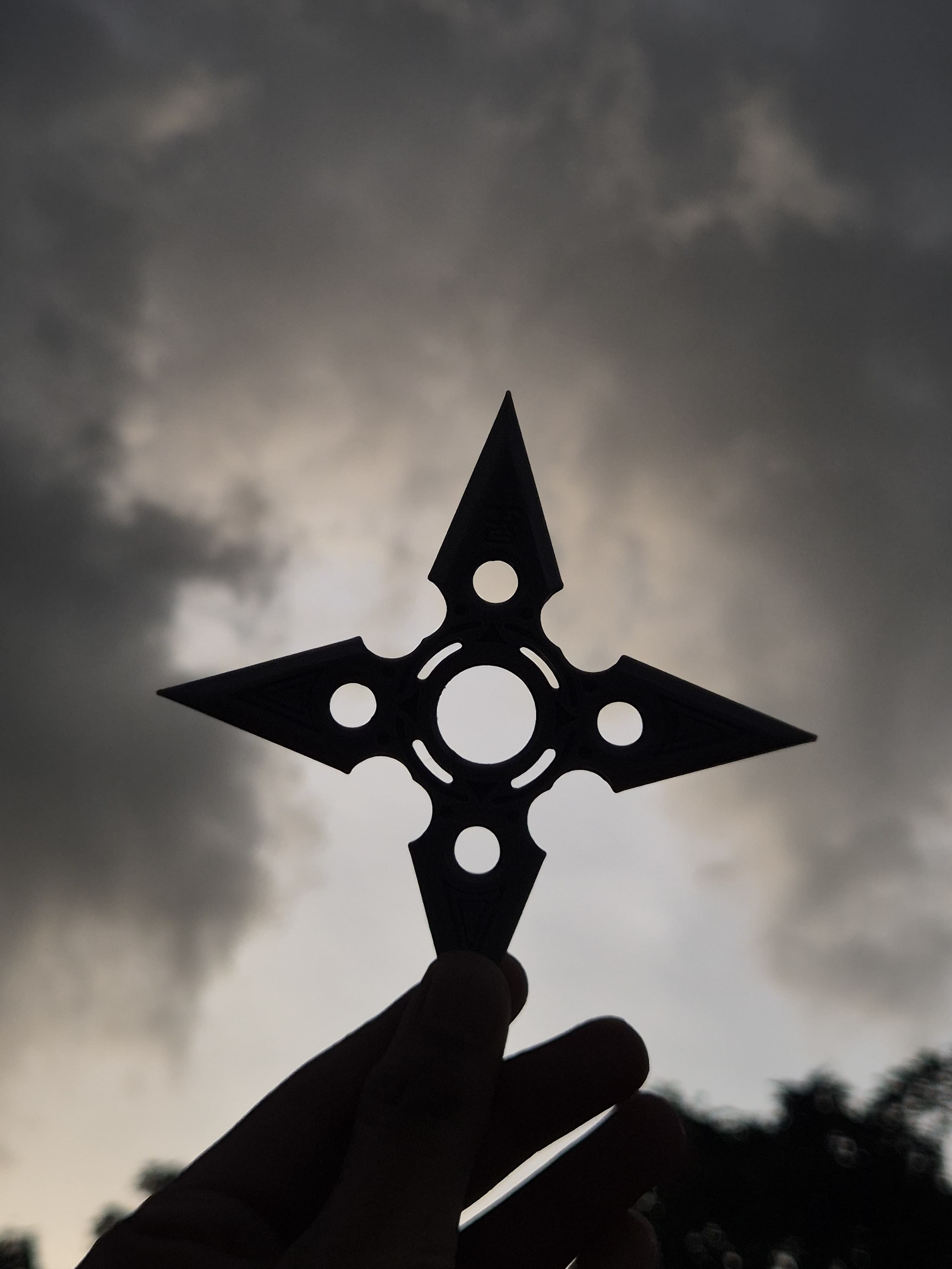 Akuryō Shuriken decorative with stand - Relic from Kensei Ōkoku