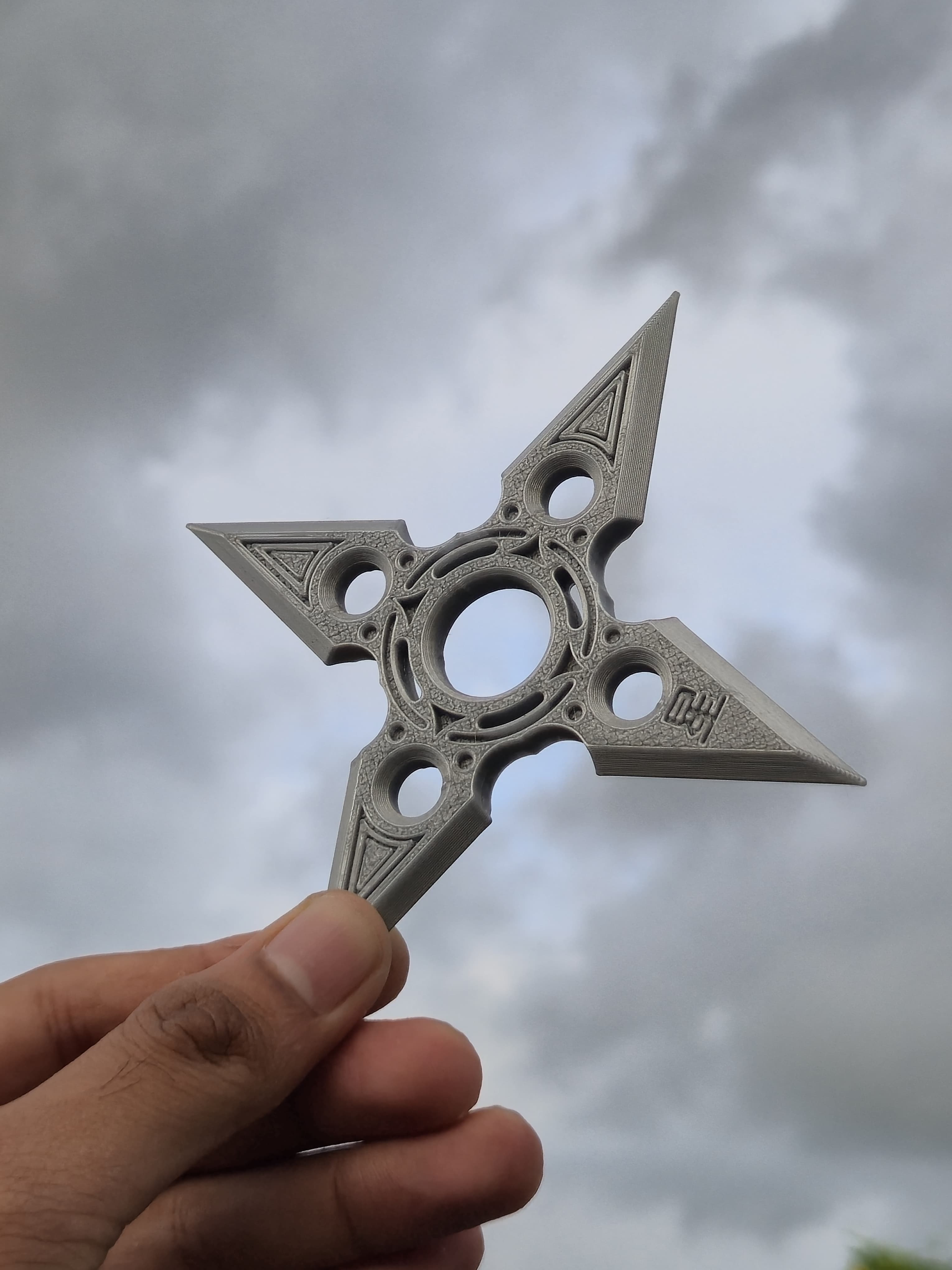 Akuryō Shuriken decorative with stand - Relic from Kensei Ōkoku